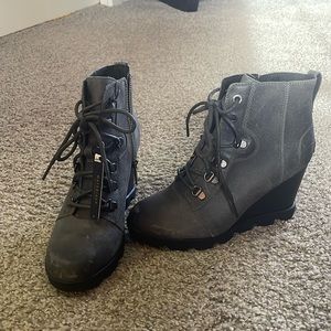 BNWT SOREL boots. Cleaning out my closet. Make me an offer.
